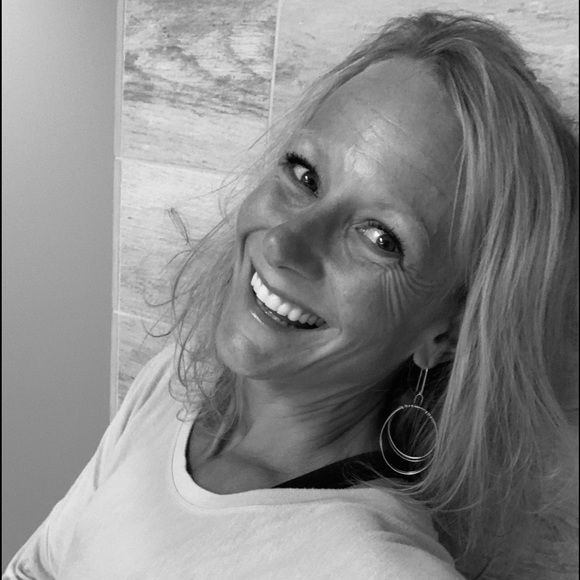 Meet your Posher, Amanda - Picture 1 of 1